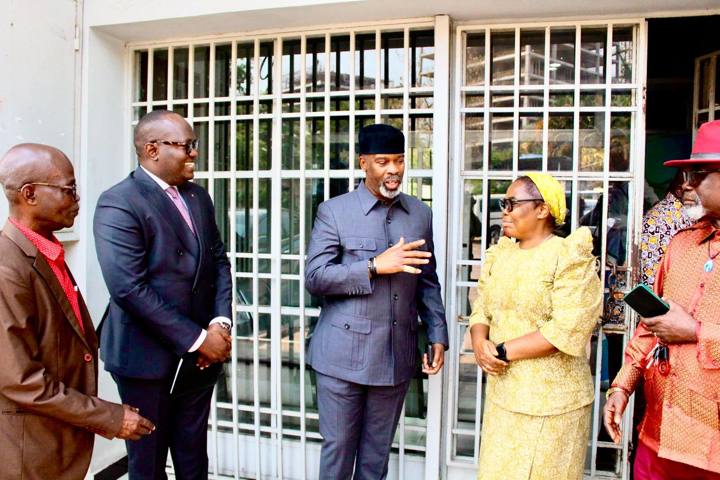 Photo 3 — VISITE DES INSTALLATIONS DE LA MESP « Mutuelle agréée » : Son Excellence Claude 
