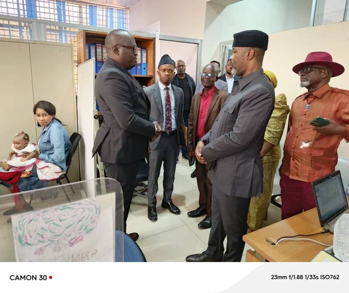 Photo 1 — VISITE DES INSTALLATIONS DE LA MESP « Mutuelle agréée » : Son Excellence Claude 