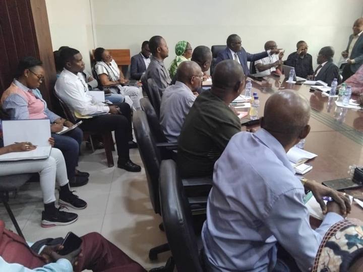 Photo 8 — Amélioration de la qualité des soins médicaux des enseignants: priorité du PCA d